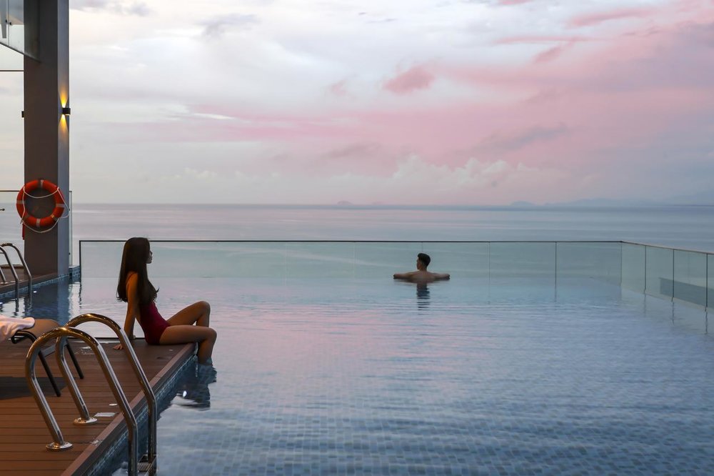 hompton beach hotel penang pool