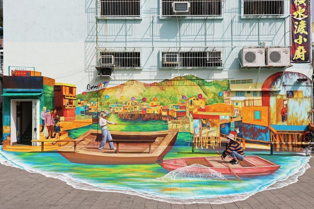 只要稍為調整拍攝角度，馬上由坐在地上變成坐在小艇上，十分有趣