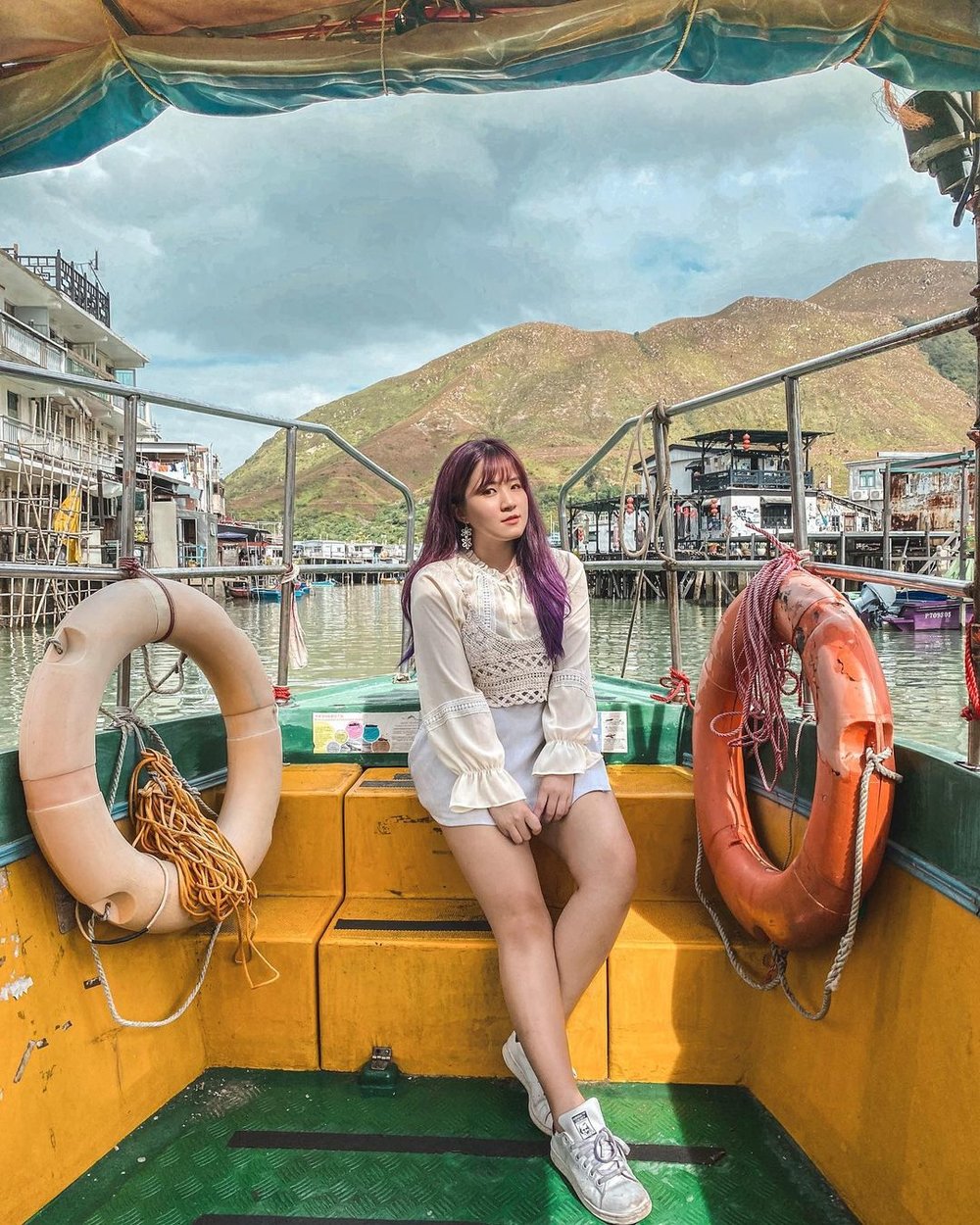 坐船出海看海豚是大澳一日遊不能缺少的行程之一，下船前可以與乘風破浪的小艇打卡