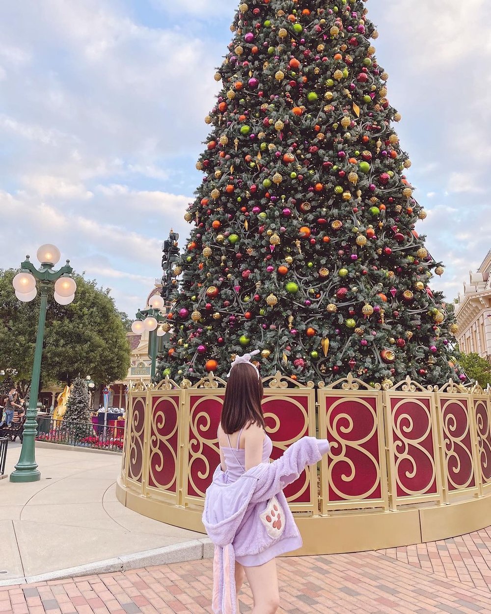 hong kong disneyland christmas celebration