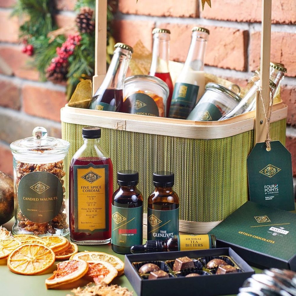 jann boozy basket christmas cocktail delivery