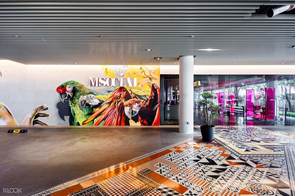 m social review lobby