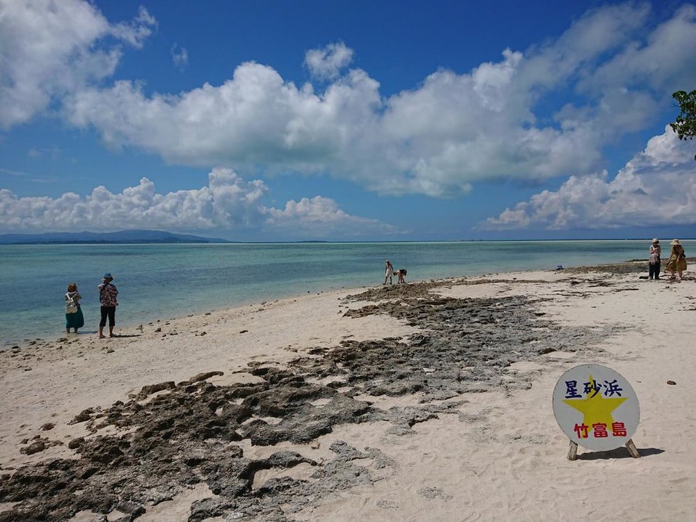 カイジ浜、別名「星の砂浜」