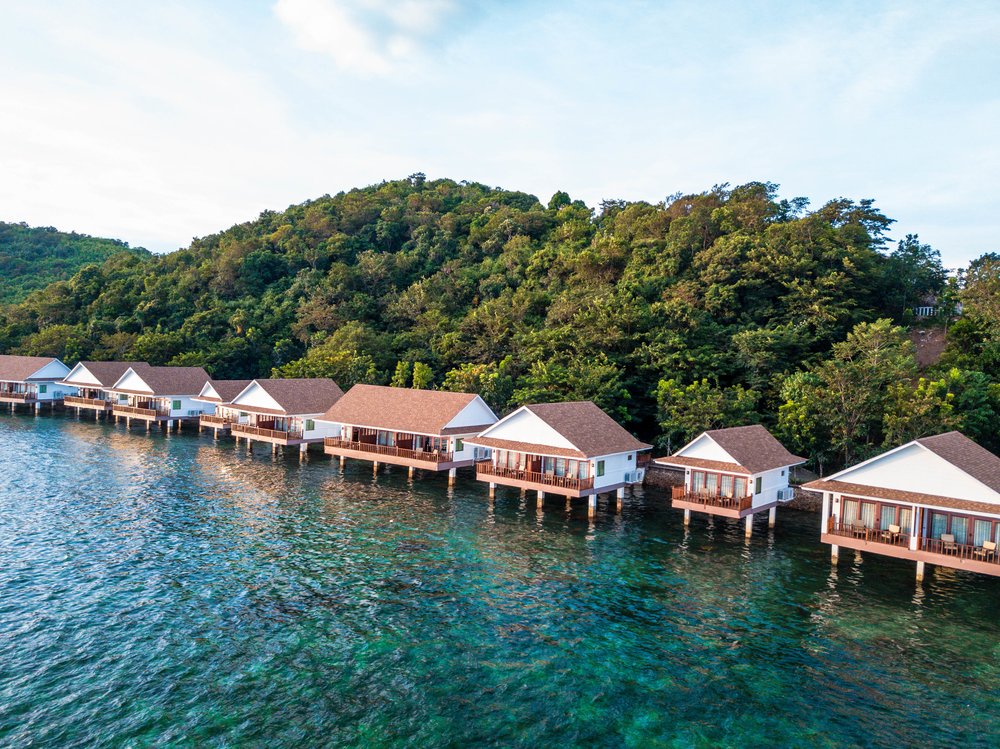 Experience Paradise in This Maldives-esque Island Resort Near Coron ...