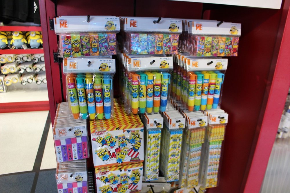 消しゴムや鉛筆のセット