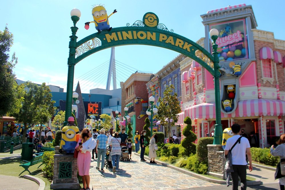 エリア入り口のゲート両側にいるミニオン