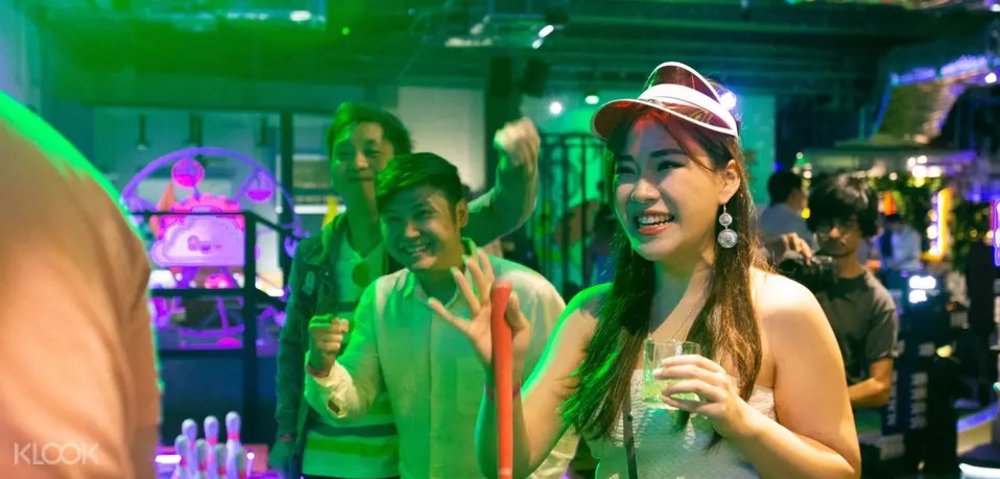 holey moley mini golf singapore