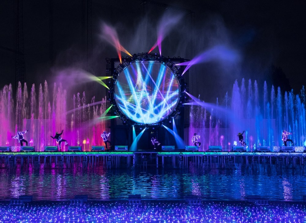 光と影のダンスショー・シルエット