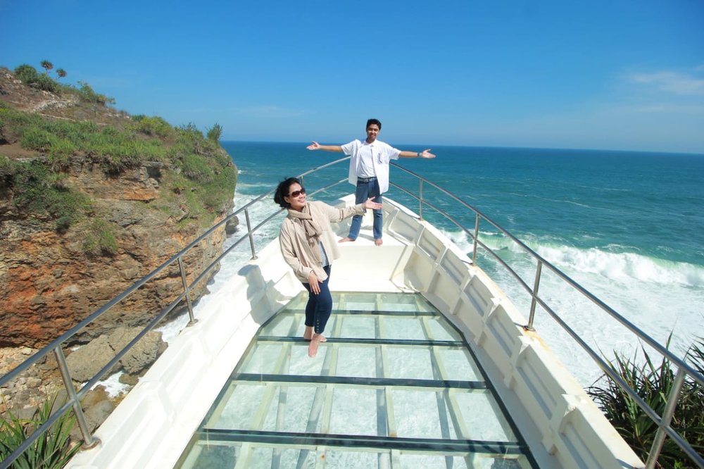 Glass Boat - Teras Kaca Jogja