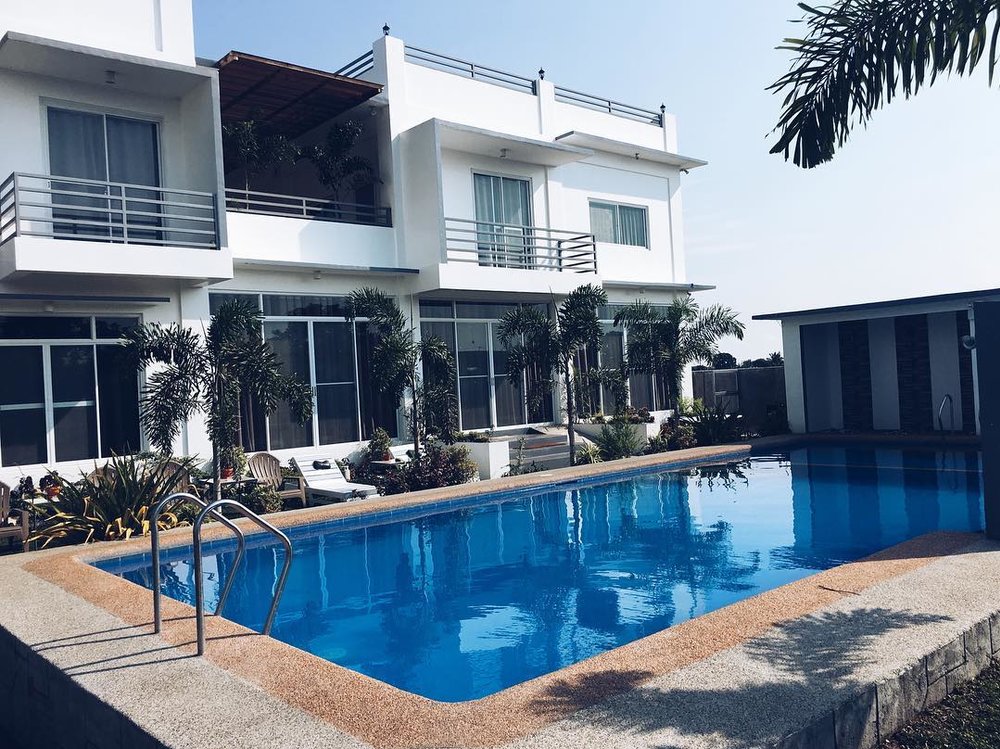 mendoza's private pool