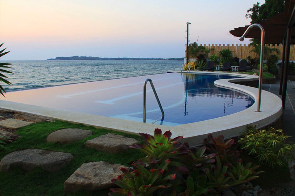 white house beach resort