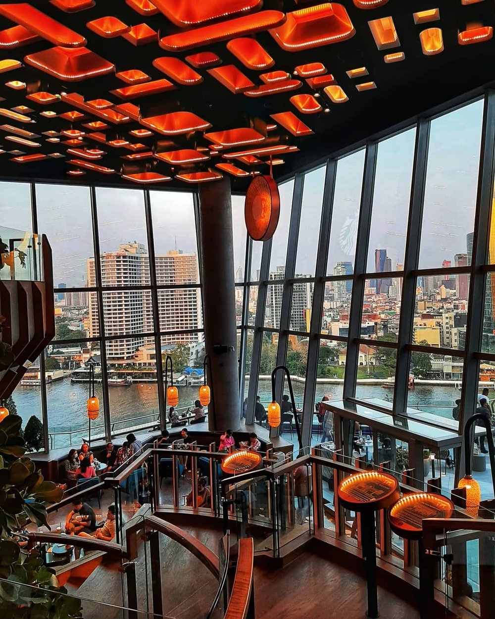 largest starbucks bangkok thailand