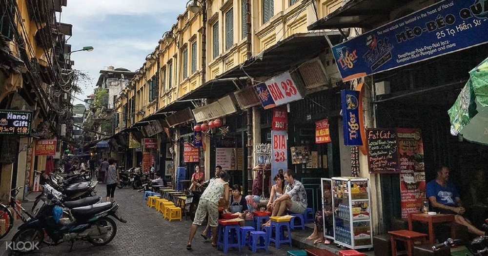 Chiều tối dạo phố tại khu chợ đêm tại Phố Đi Bộ Hà Nội