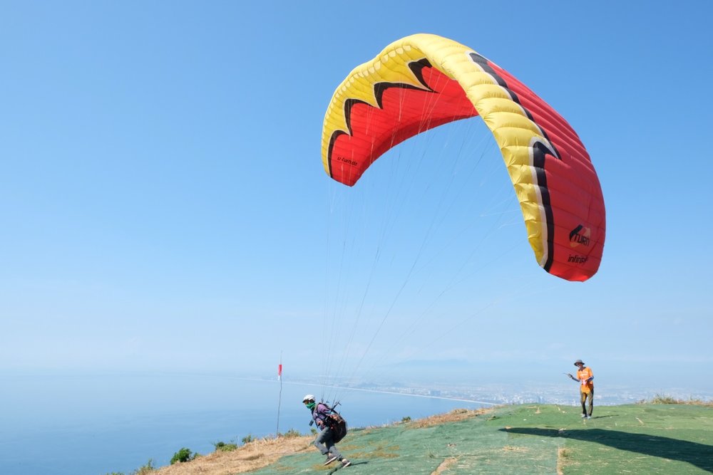 Chơi Dù Lượn Ở Bán Đảo Sơn Trà