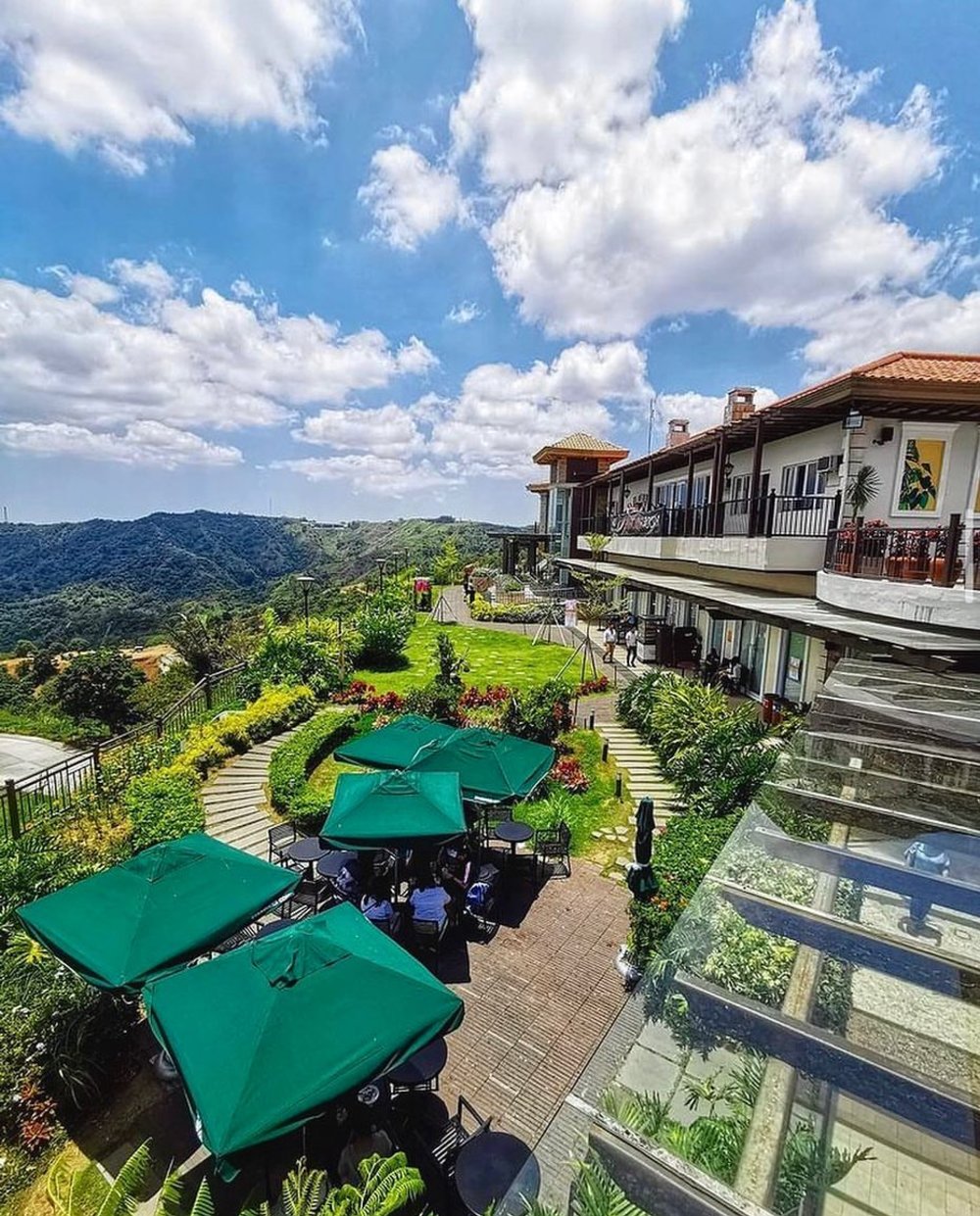 twin lakes shopping village