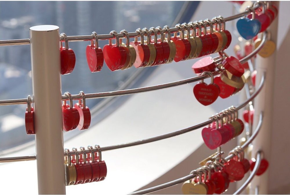 梅田スカイビルのハートロック