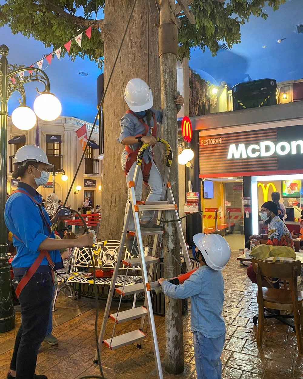 Kidzania Damansara Malaysia Mcdonalds career roleplaying