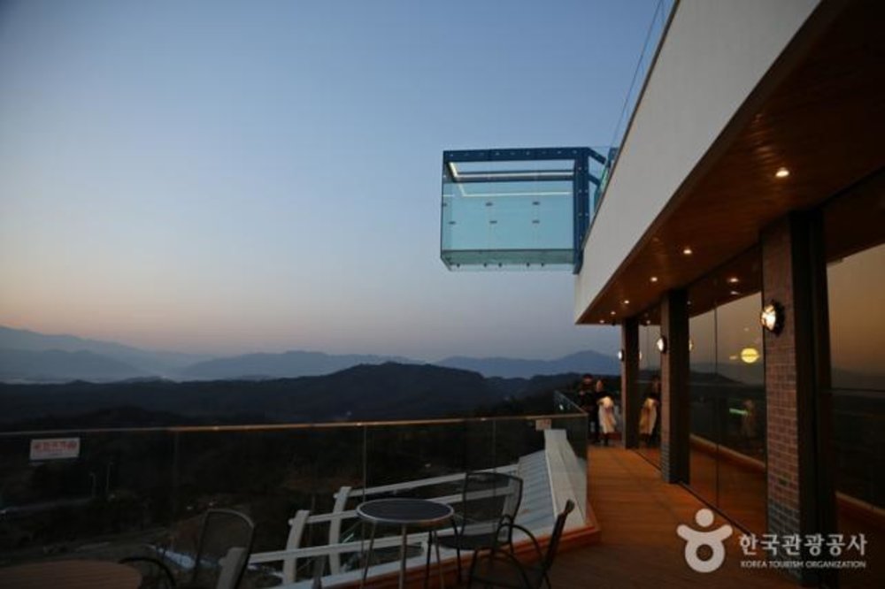 south korea winter wonderland Gubongsan Mountain Observatory Cafe Street 2