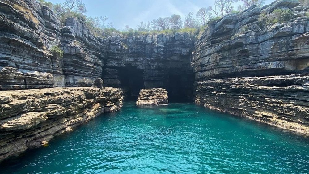 One of the stunning rock formations at Jervis Bay