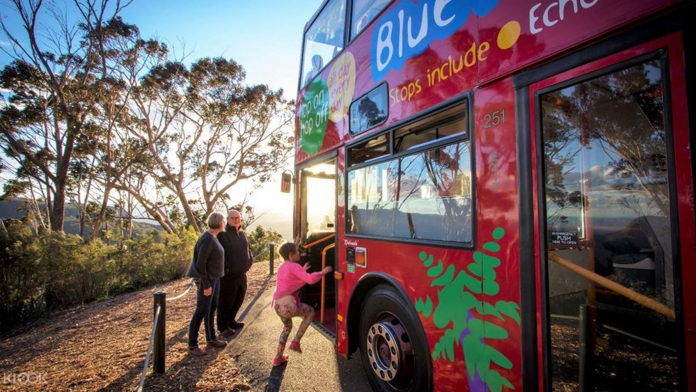 Hop on the Blue Mountains Explorer Bus and discover wonderful destinations along the way!