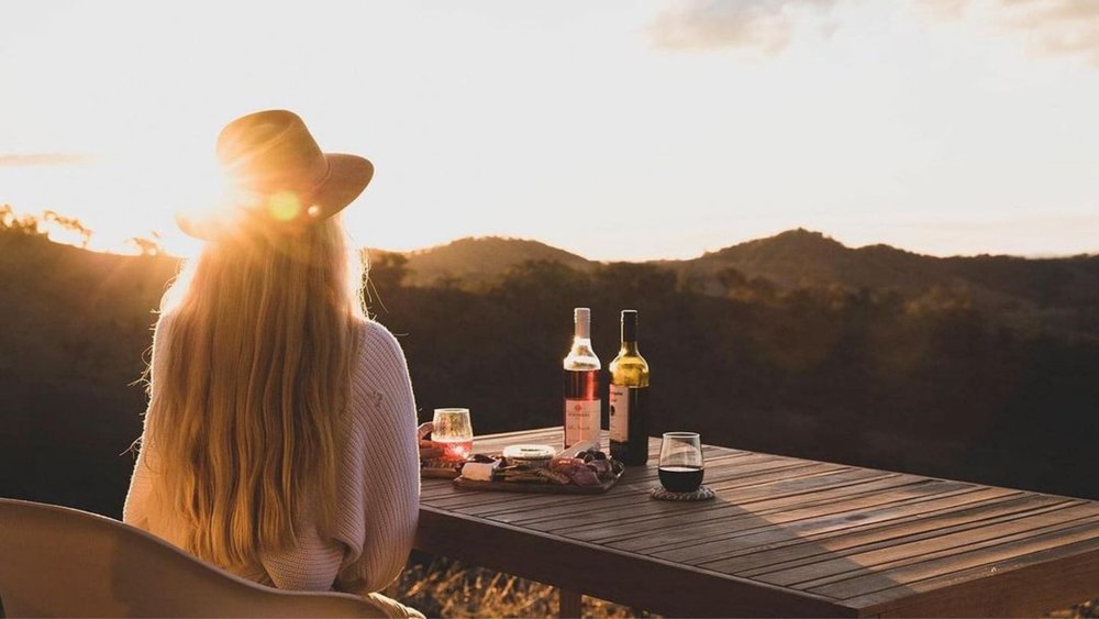Sip on an assortment of wines while watching the picturesque sunset in Mudgee. Credits @mudgeeregion on Instagram