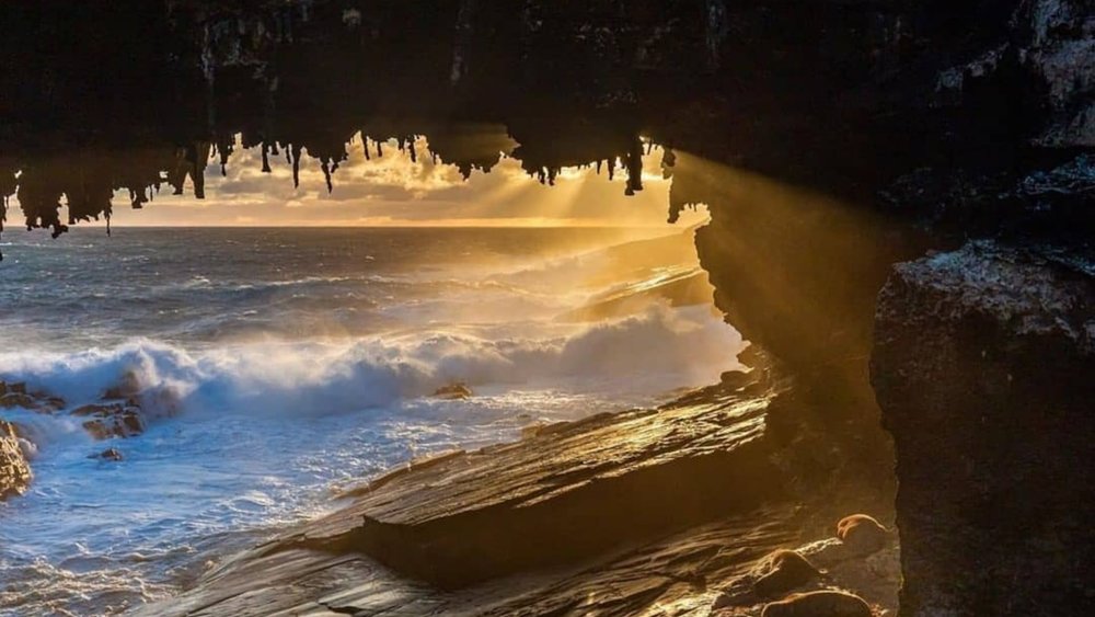 The admirable Admirals Arch ready for you to marvel at. Image credits: @authentickangarooisland on Instagram
