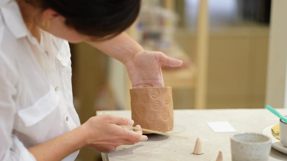 Learn how to make handmade stonewares with a pottery class! Credits: ___claysydney___