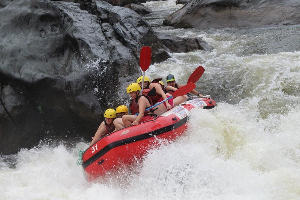 Conquer the Barron River’s rapids with your crew! Credits: @chdevente