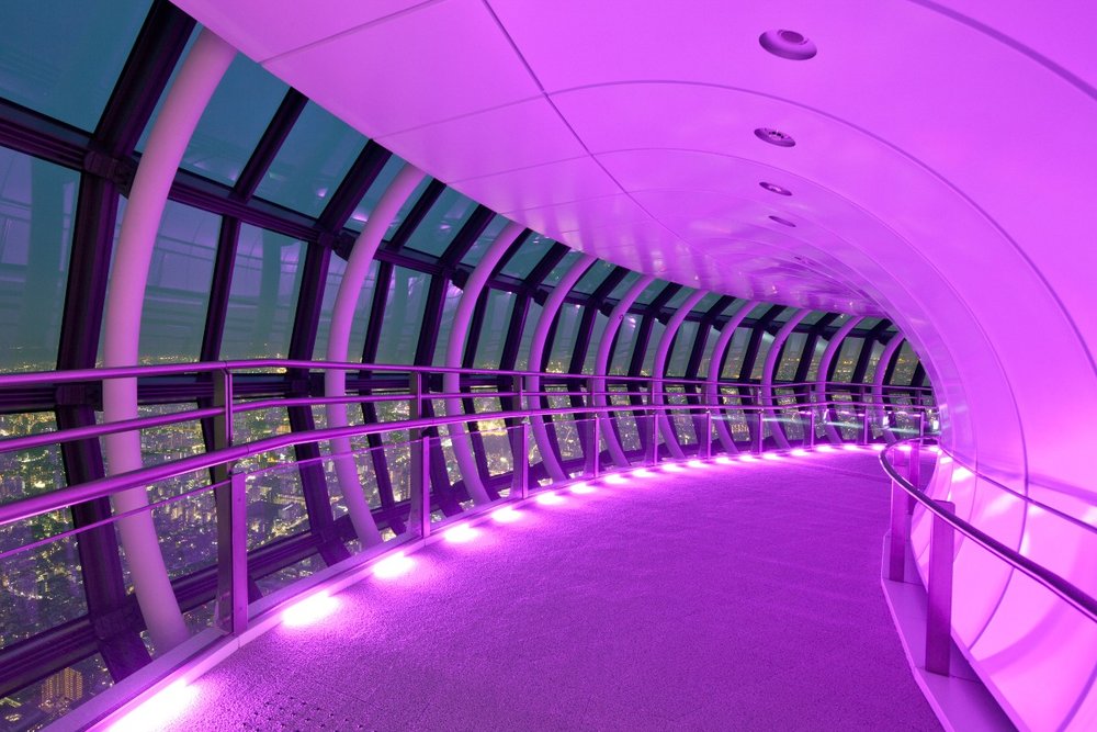 「天望回廊」は、日が暮れるとまた違った雰囲気に