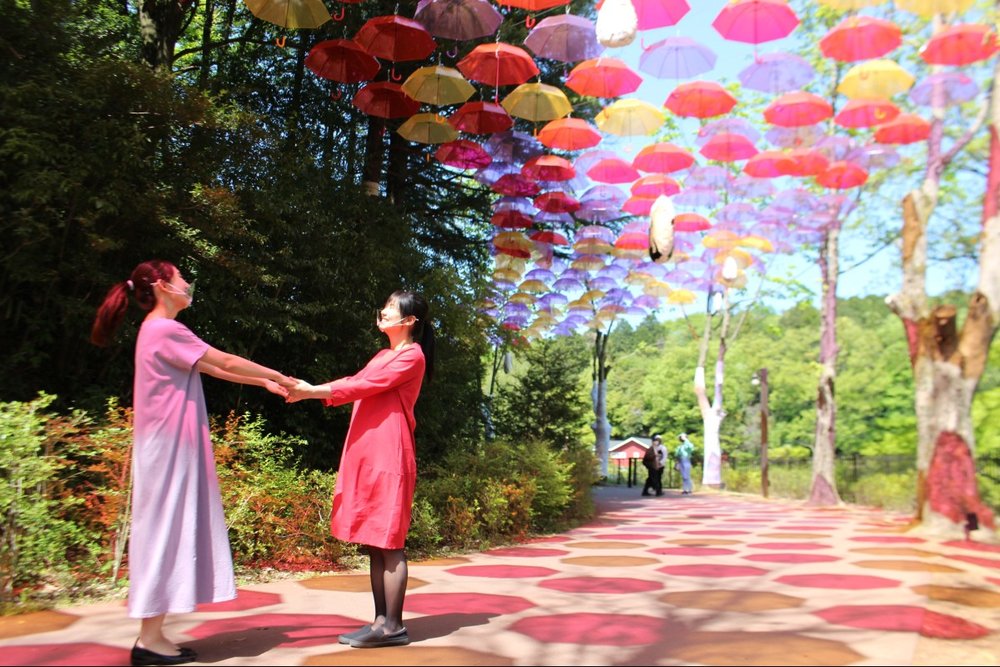 カラフルなアンブレラスカイは心のビタミン