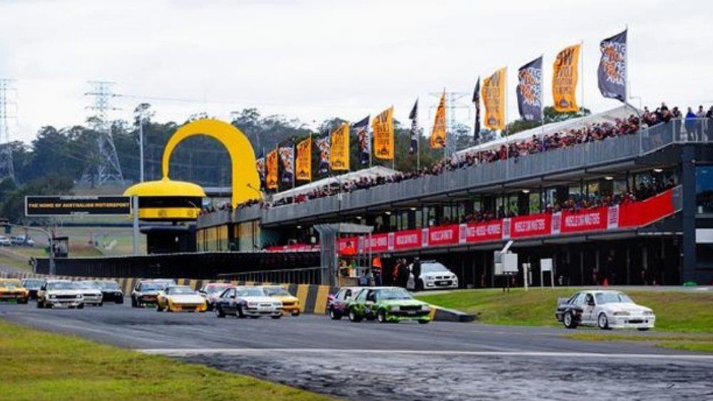 Experience the best of both worlds - let a pro drive you, and get behind the wheel yourself! Image credits @sydneymotorsportpark on Instagram