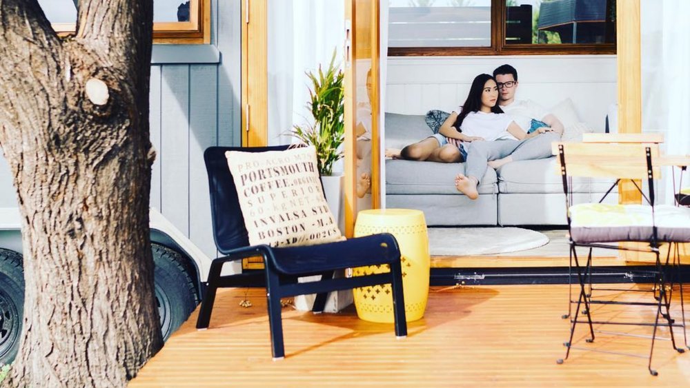 Enjoy the great outdoors and staycation in a tiny house in NSW. Image credits: @6sixteenthebanks on Instagram