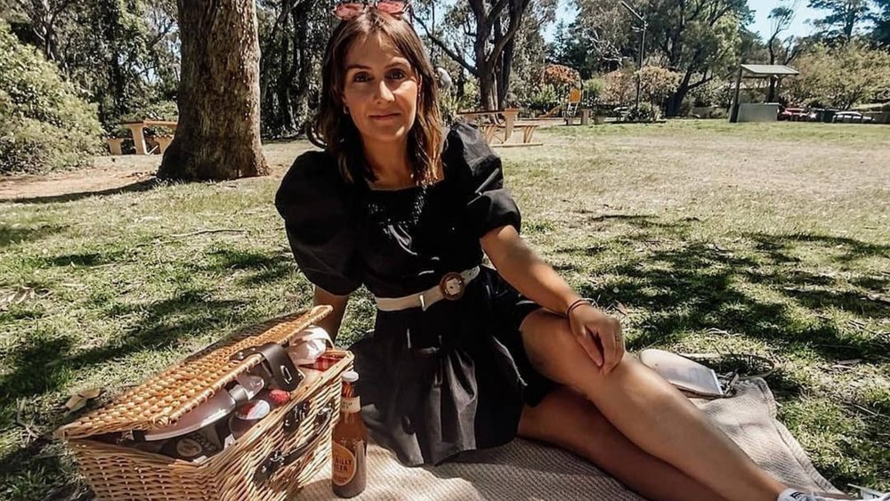 A lovely scenery with a lovely pre-packed picnic. Image credits @amazingco.me on Instagram