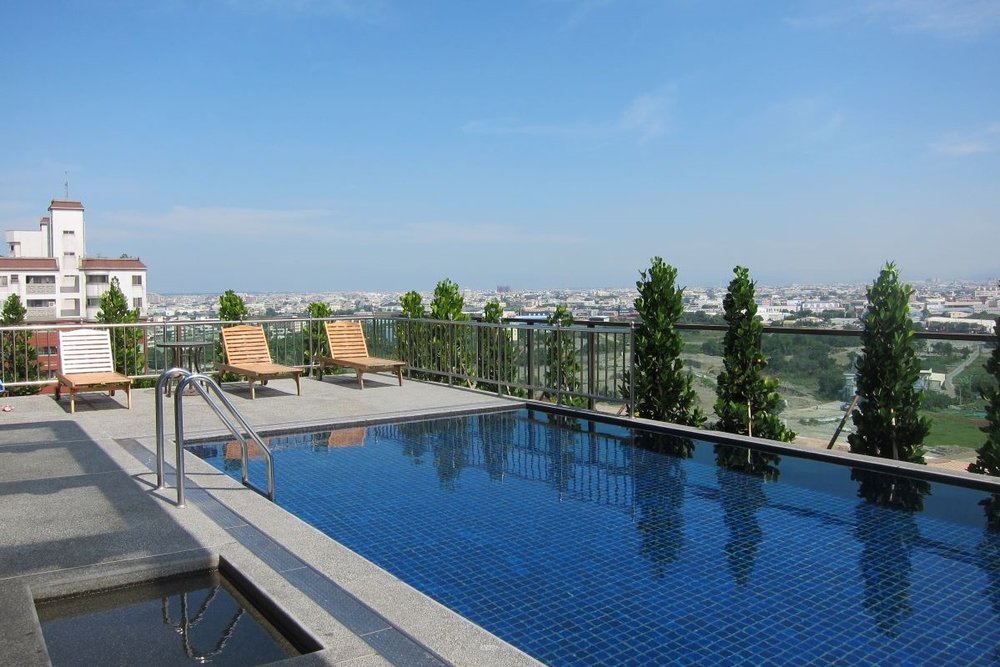 台中住宿推薦:兆品酒店泳池