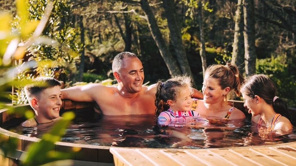 Rejuvenate with the family inside a cedar hot tub filled with natural spring water. Credits @secretspotrotorua