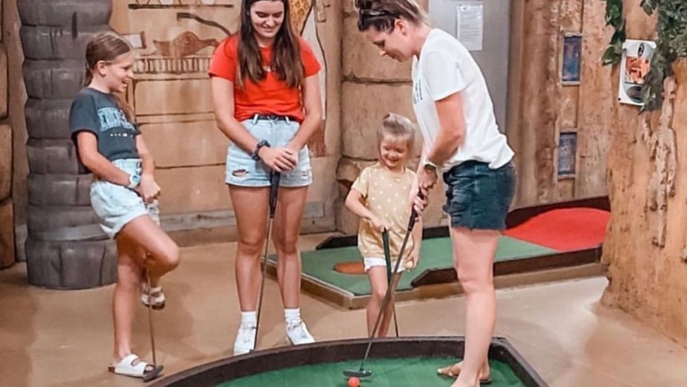 Mini golf is a family affair. Image credits: @kingtuttsgc on Instagram