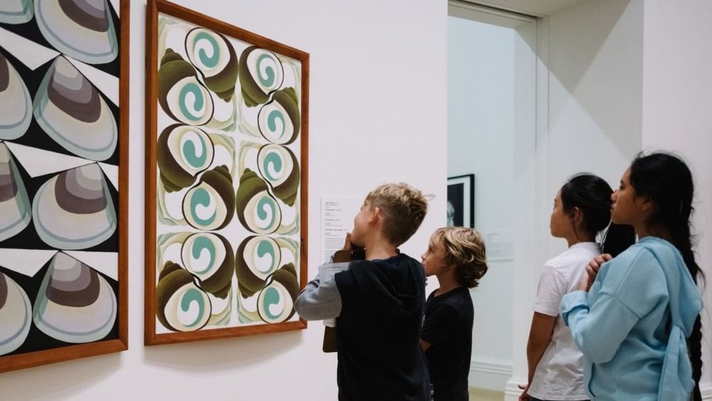 These kids sure seem to appreciate these fine paintings at Auckland Art Gallery. Image credits @aucklandartgallery on Instagram