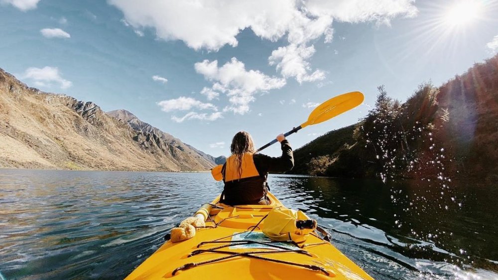 Kayak at your own pace along Moke Lake and watch the stunning landscape unfold. Image credits: @paddlequeenstown