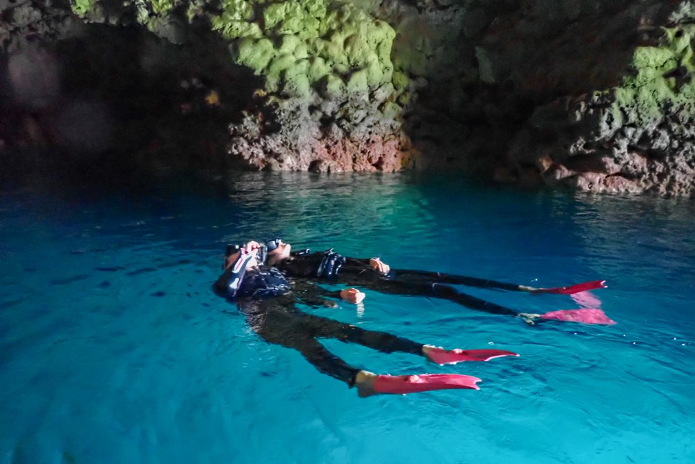 青の洞窟 シュノーケリング水面