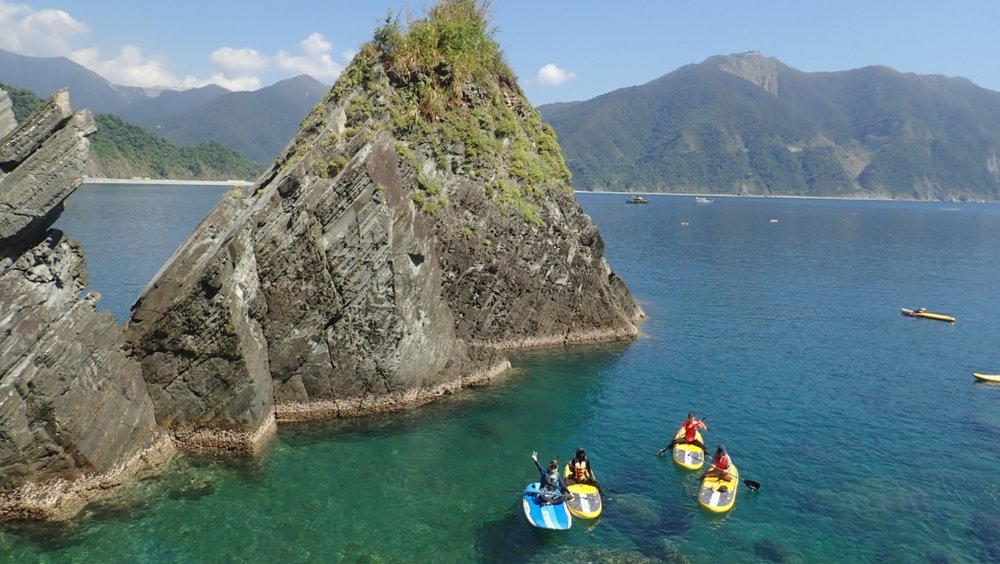 划 SUP 欣賞東澳灣美麗景緻