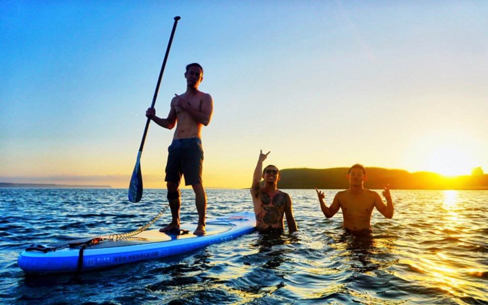 跟三五好友一起 SUP 夏趴一夏