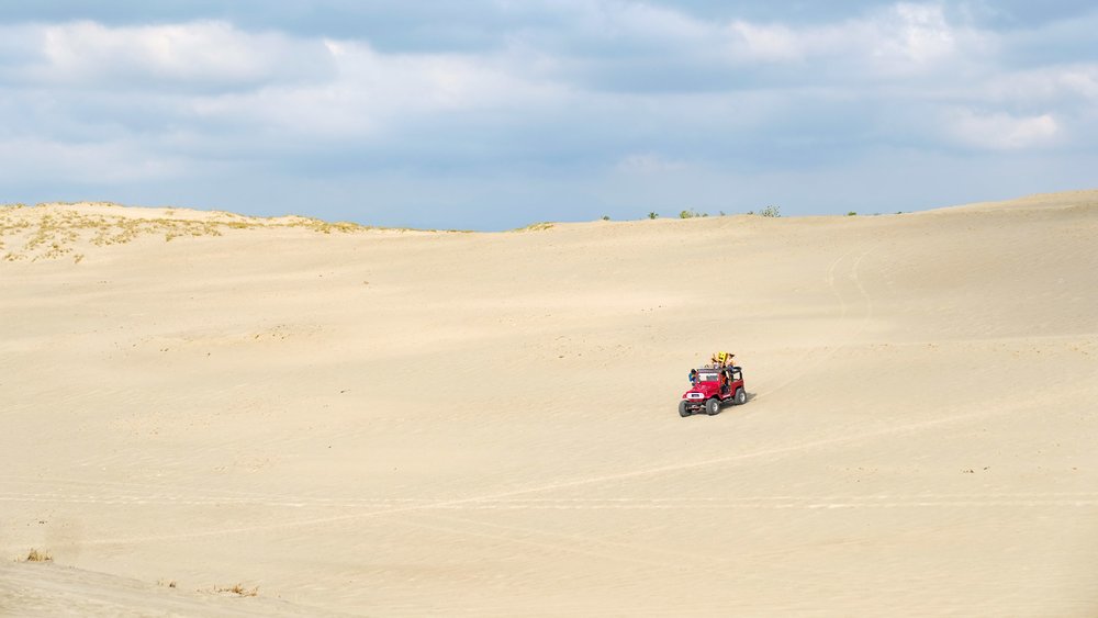 4x4 jeep in paoay sand dunes