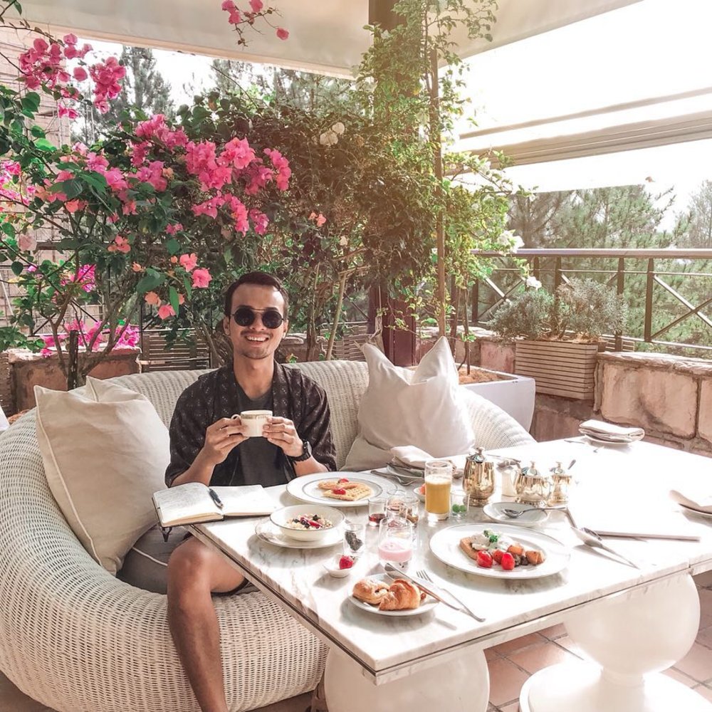 Breakfast afternoon high tea at The Chateau Bukit Tinggi Resort