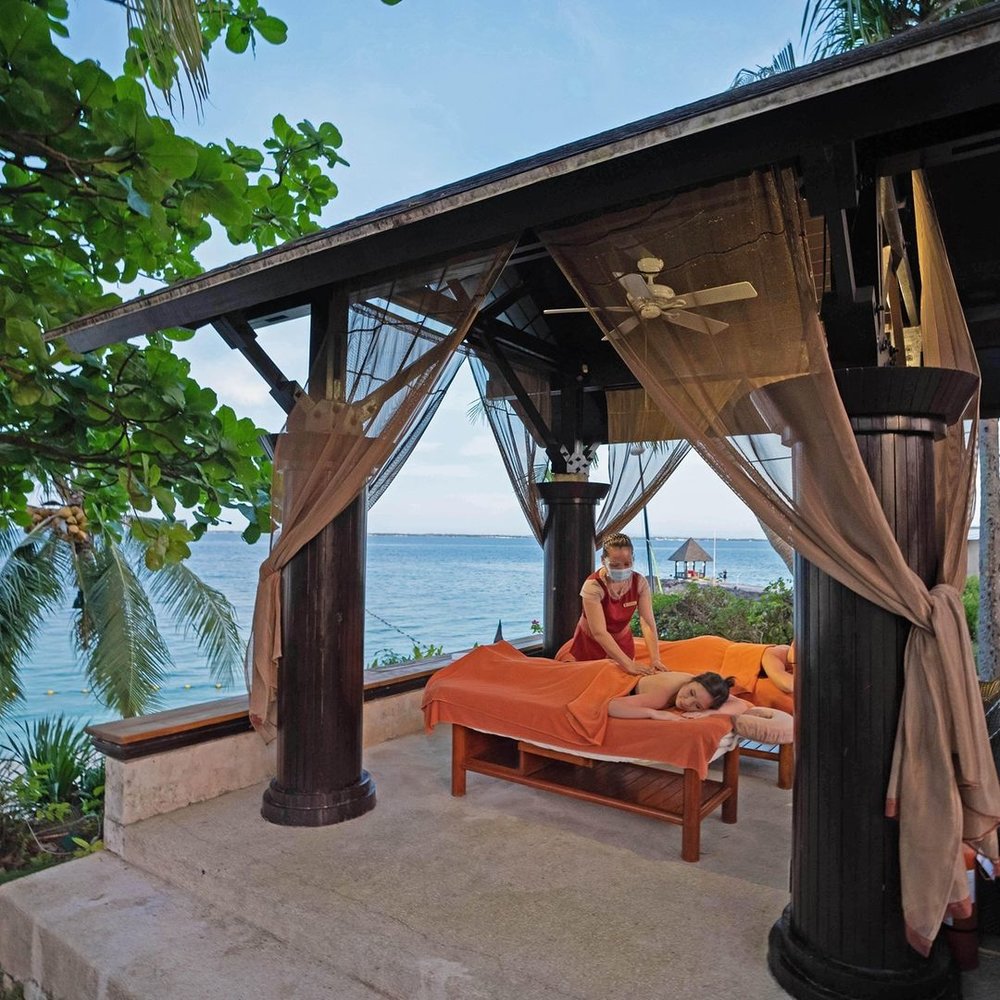 girl enjoying shangri-la mactan spa service