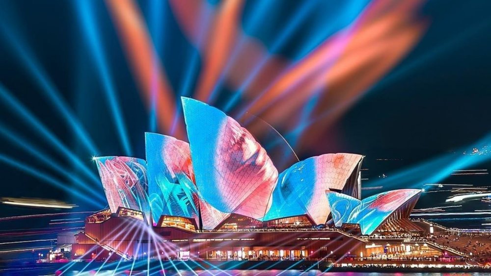 Learn to take stunning photos of Sydney during this photography tour! Image credits: @vividsydney on Instagram