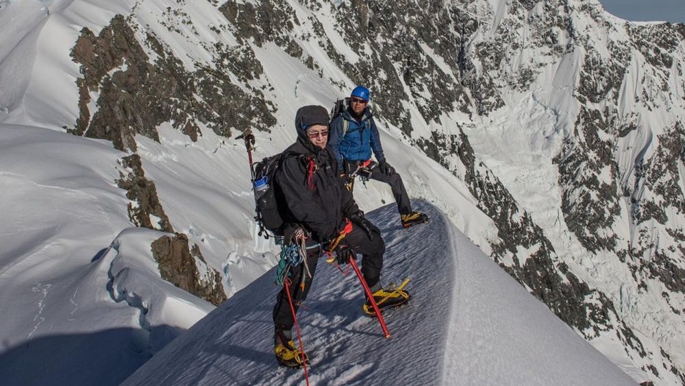 Conquer Mount Cook with this Mountain & Lakes Heli Hike! Credits: @queenstownmountainguides
