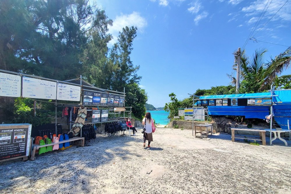 阿波連ビーチの入り口