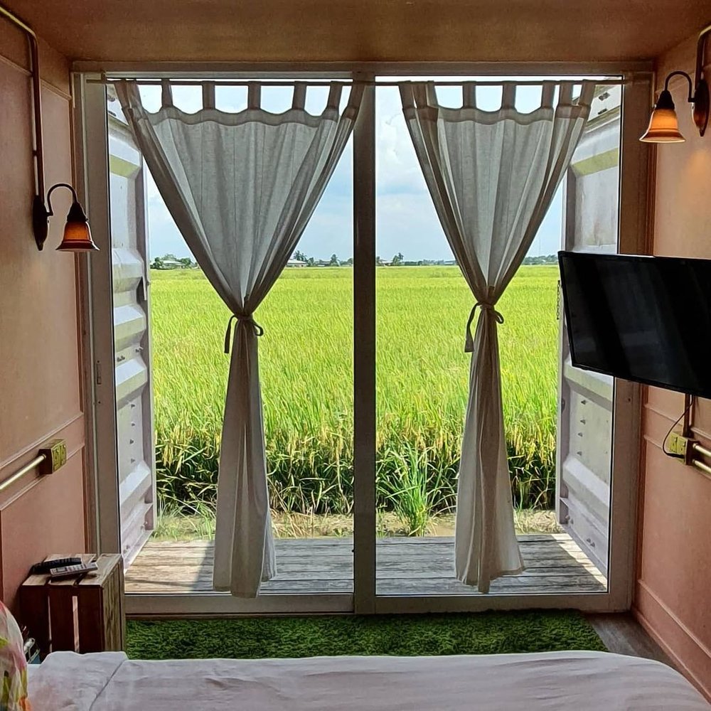 padi box container hotel sekinchan