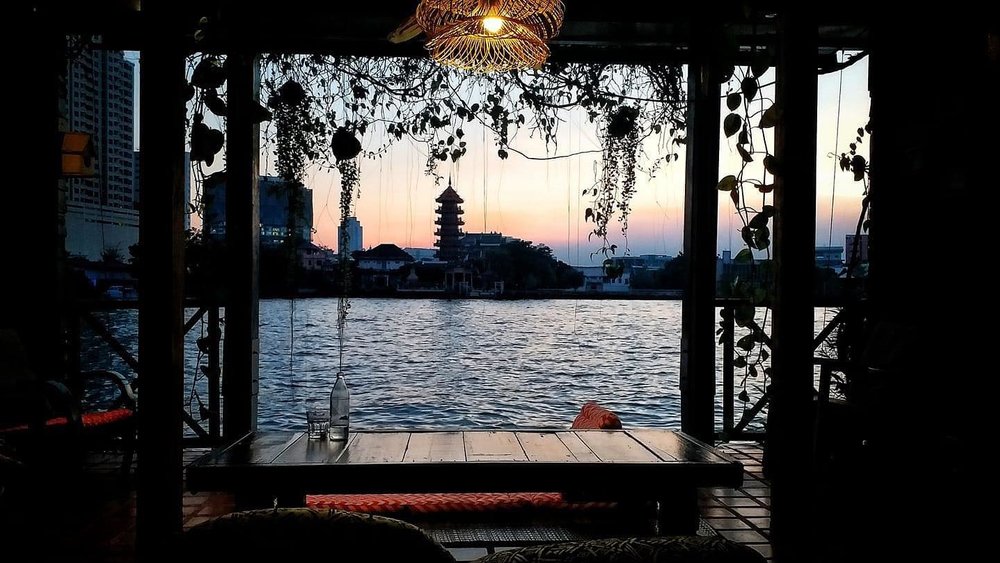 ลอยละล่อง