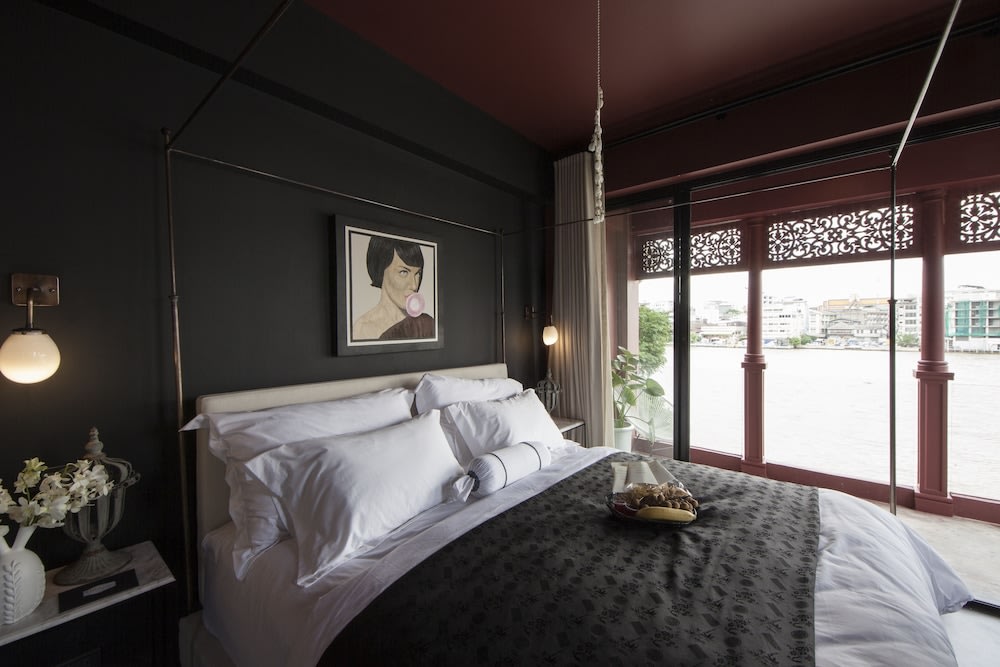 โรงแรมติดแม่น้ำ